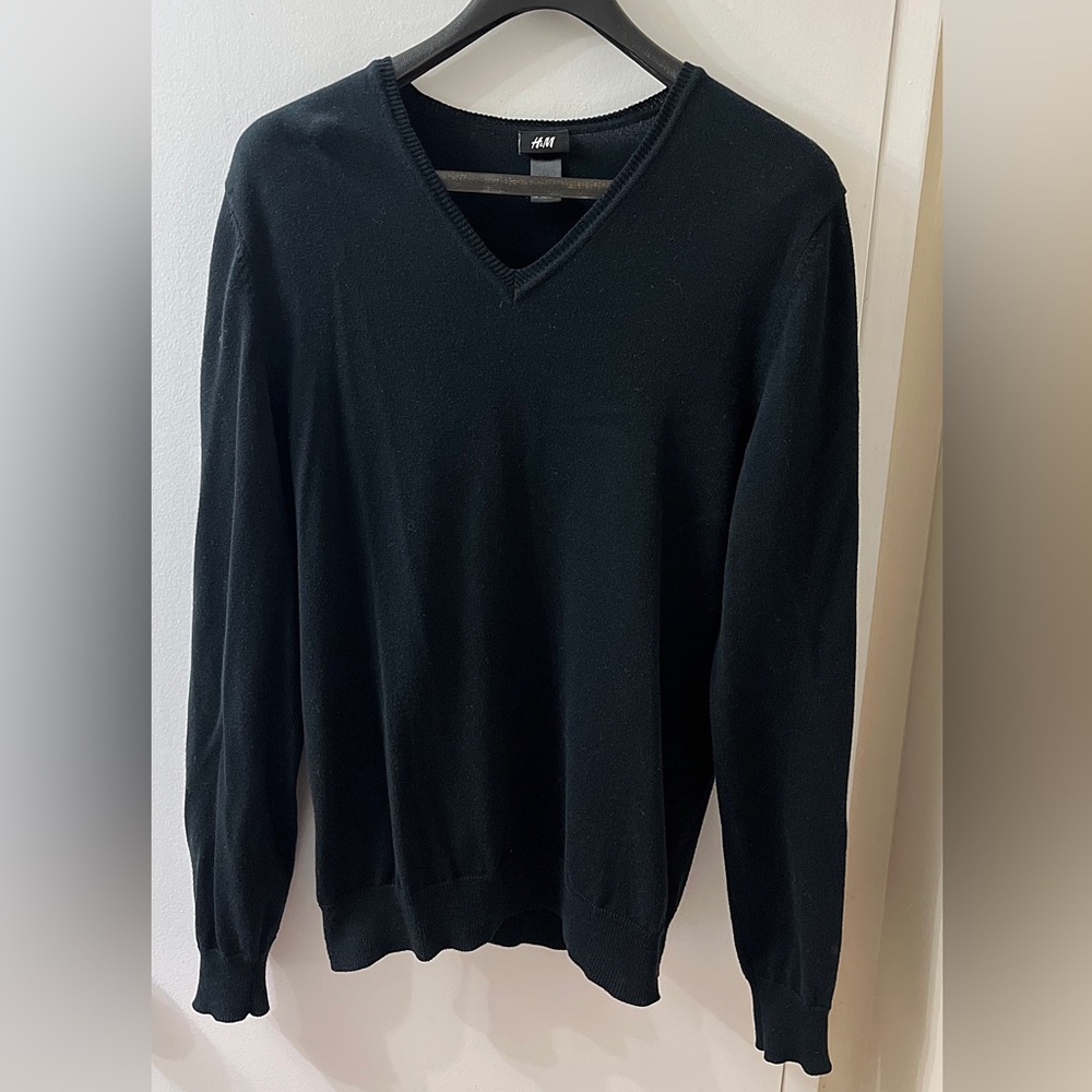 H&M fine knit V-neck sweater